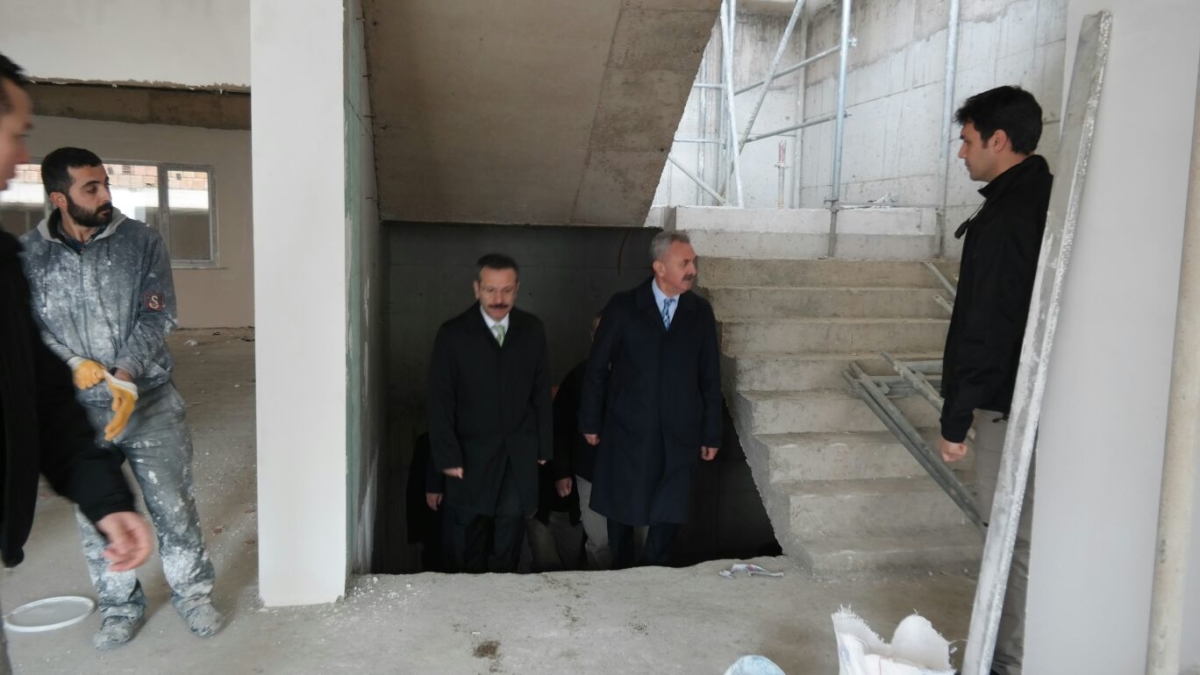 Kocaeli Valimiz Sn. Hüseyin AKSOY ve ilçe protokolümüz, Başkanımız öncülüğünde "Dilovası Halk Eğitim ve Mehmet Yıldırım Toplum Sağlık Merkezi"nde incelemelerde bulundular.