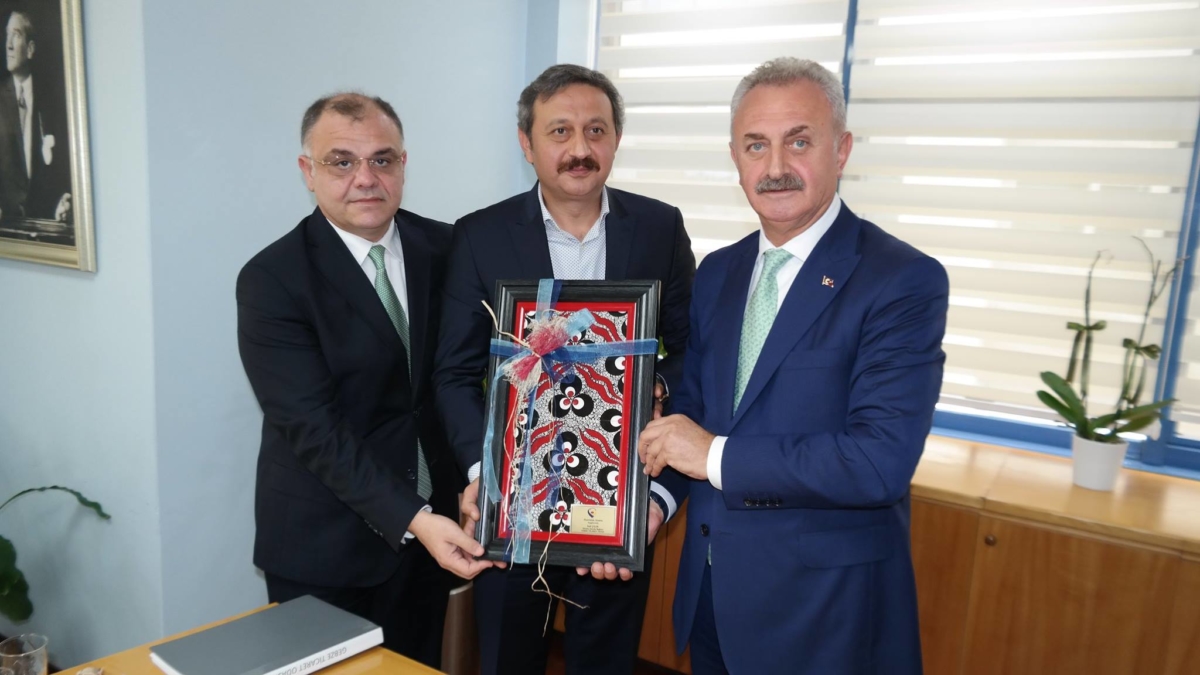 Adalet ve Kalkınma Partisi Kocaeli Milletvekilimiz Sn. Mehmet Akif YILMAZ, AK Parti Gebze İlçe Başkanı ve yetkililerinin katıldığı toplantıda; bölgemiz sorunları ve çözüm önerileri hakkında fikir alışverişinde bulunuldu.