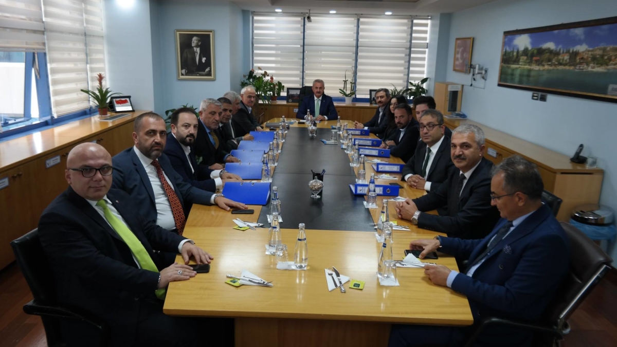 Adalet ve Kalkınma Partisi Kocaeli Milletvekilimiz Sn. Mehmet Akif YILMAZ, AK Parti Gebze İlçe Başkanı ve yetkililerinin katıldığı toplantıda; bölgemiz sorunları ve çözüm önerileri hakkında fikir alışverişinde bulunuldu.
