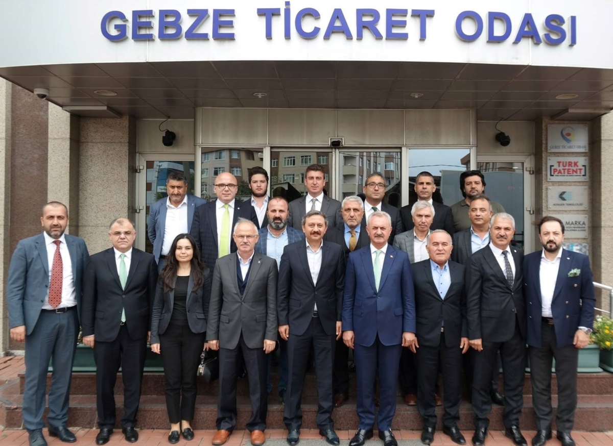 Adalet ve Kalkınma Partisi Kocaeli Milletvekilimiz Sn. Mehmet Akif YILMAZ, AK Parti Gebze İlçe Başkanı ve yetkililerinin katıldığı toplantıda; bölgemiz sorunları ve çözüm önerileri hakkında fikir alışverişinde bulunuldu.