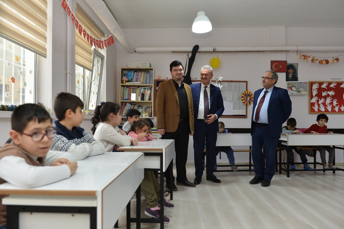 7 - 14 Ocak Beyaz Baston Görme Engelliler Haftası dolayısıyla Kocaeli Beyazay Derneği Başkanı Furkan EŞİTTİ ile birlikte Darıca Barış İlköğretim Okulunda özel öğrencilerimiz ile bir araya geldi.