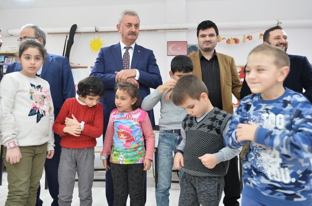 7 - 14 Ocak Beyaz Baston Görme Engelliler Haftası dolayısıyla Kocaeli Beyazay Derneği Başkanı Furkan EŞİTTİ ile birlikte Darıca Barış İlköğretim Okulunda özel öğrencilerimiz ile bir araya geldi.