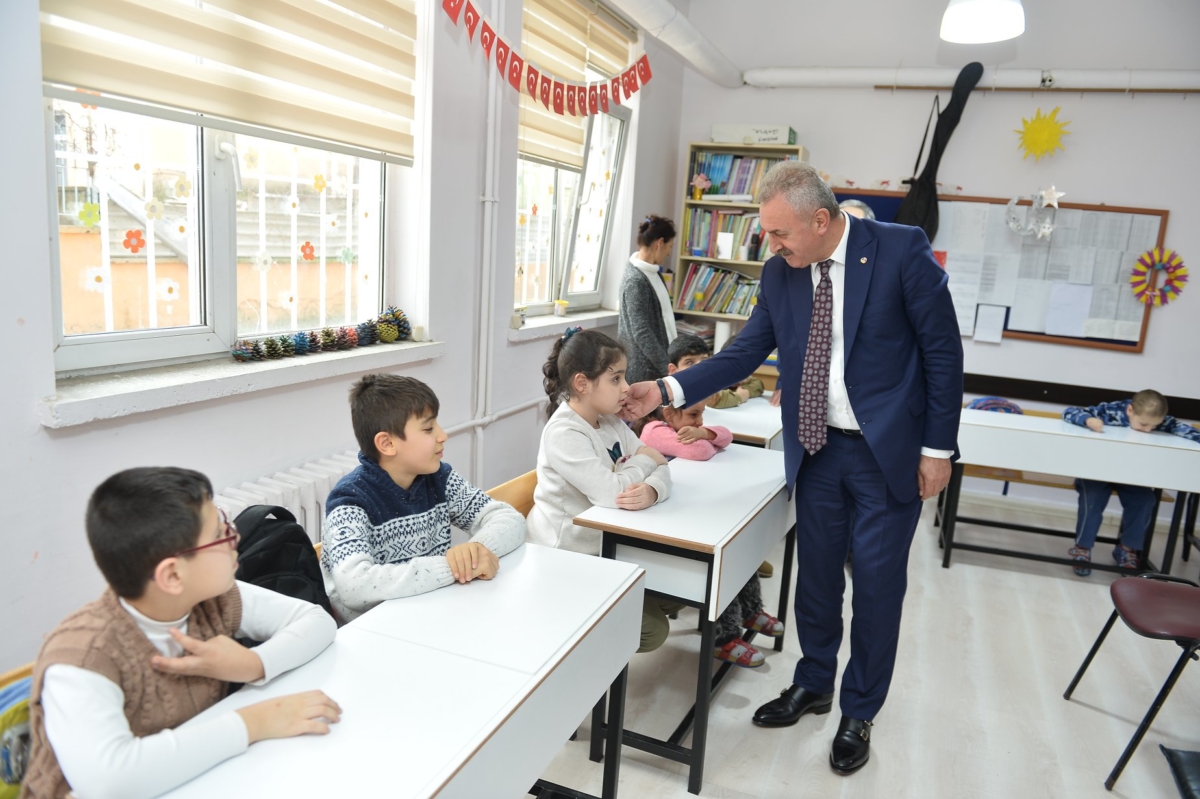 7 - 14 Ocak Beyaz Baston Görme Engelliler Haftası dolayısıyla Kocaeli Beyazay Derneği Başkanı Furkan EŞİTTİ ile birlikte Darıca Barış İlköğretim Okulunda özel öğrencilerimiz ile bir araya geldi.