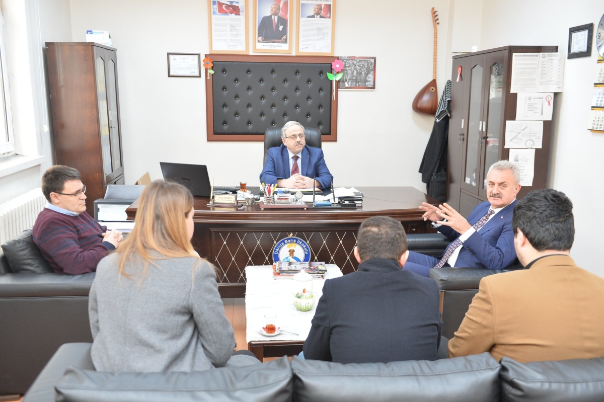 7 - 14 Ocak Beyaz Baston Görme Engelliler Haftası dolayısıyla Kocaeli Beyazay Derneği Başkanı Furkan EŞİTTİ ile birlikte Darıca Barış İlköğretim Okulunda özel öğrencilerimiz ile bir araya geldi.