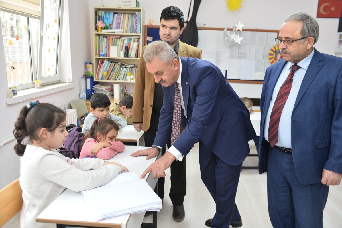 7 - 14 Ocak Beyaz Baston Görme Engelliler Haftası dolayısıyla Kocaeli Beyazay Derneği Başkanı Furkan EŞİTTİ ile birlikte Darıca Barış İlköğretim Okulunda özel öğrencilerimiz ile bir araya geldi.