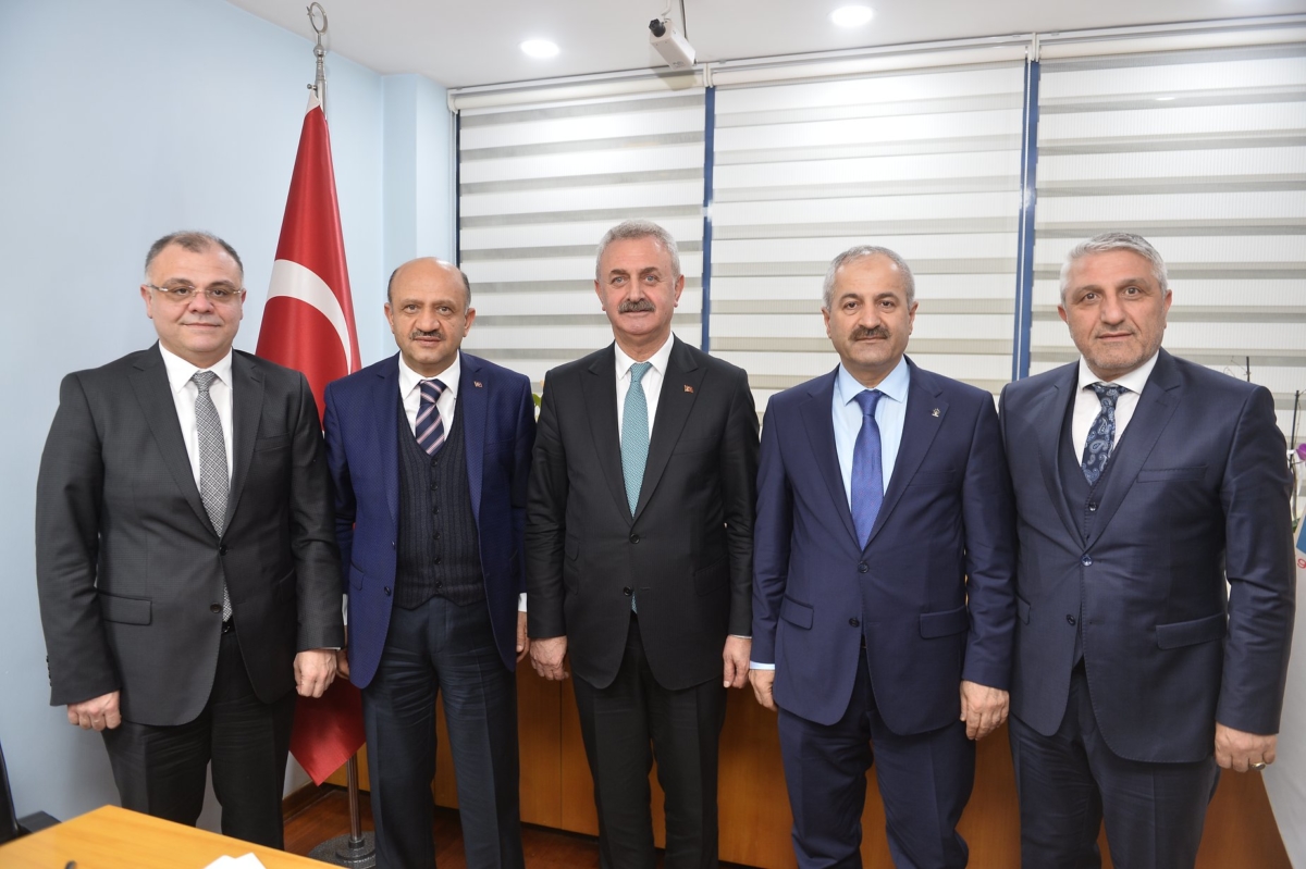 Önceki dönem Başbakan Yardımcımız Sn. Fikri IŞIK, Adalet ve Kalkınma Partisi Gebze Belediye Başkan Adayı Sn. Zinnur BÜYÜKGÖZ ve beraberindeki ilçe teşkilatı üyeleri Odamıza ziyarette bulundular.