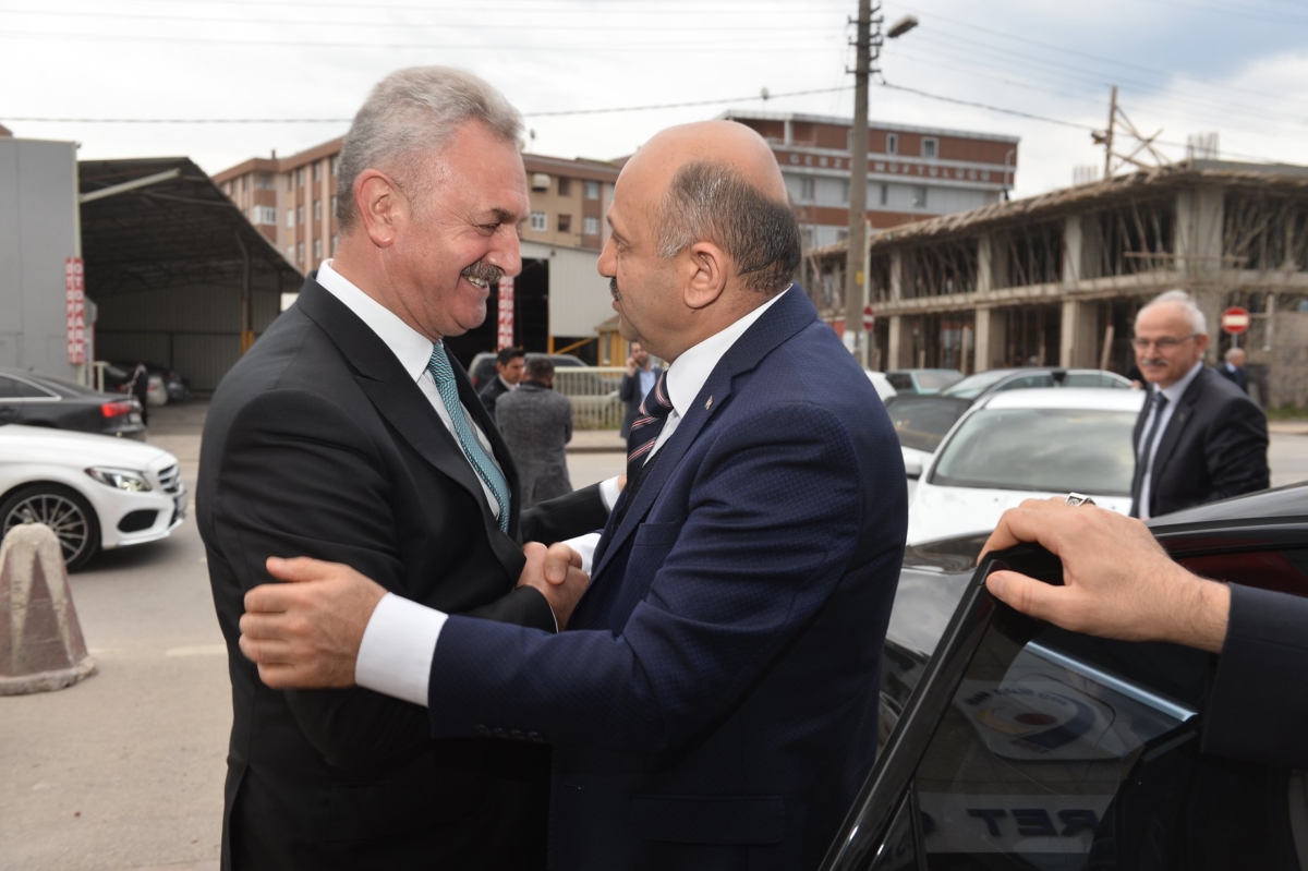 Önceki dönem Başbakan Yardımcımız Sn. Fikri IŞIK, Adalet ve Kalkınma Partisi Gebze Belediye Başkan Adayı Sn. Zinnur BÜYÜKGÖZ ve beraberindeki ilçe teşkilatı üyeleri Odamıza ziyarette bulundular.