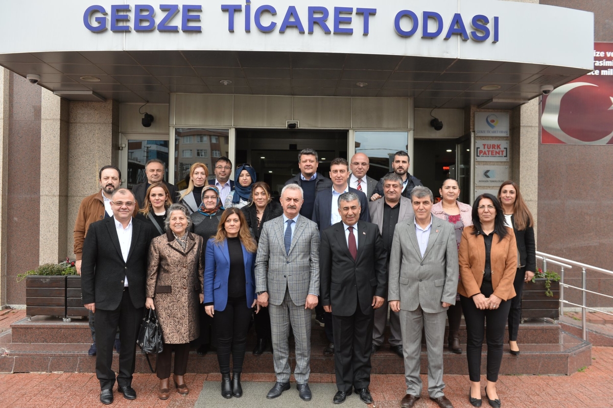 Odamıza ziyarette bulunan Gebze Bağımsız Belediye Başkan Adayı Serap ÇAKIR ve beraberindeki heyetle bölgemiz halkının talepleri hakkında bir sohbet gerçekleştirildi.