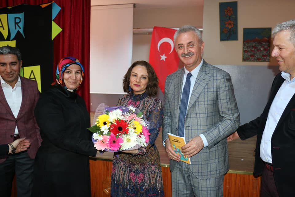 Gebze Atatürk İlköğretim Okulu öğrencilerinin Yazar Olma Yolunda adlı proje tanıtımı programı
