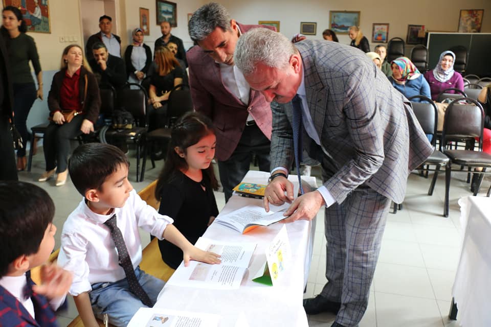 Gebze Atatürk İlköğretim Okulu öğrencilerinin Yazar Olma Yolunda adlı proje tanıtımı programı