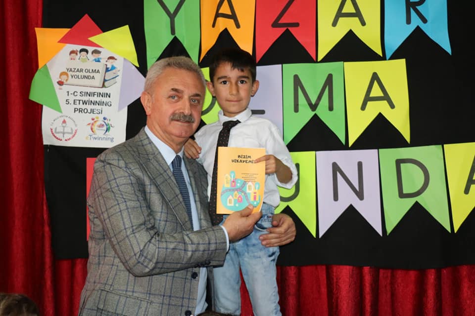 Gebze Atatürk İlköğretim Okulu öğrencilerinin Yazar Olma Yolunda adlı proje tanıtımı programı