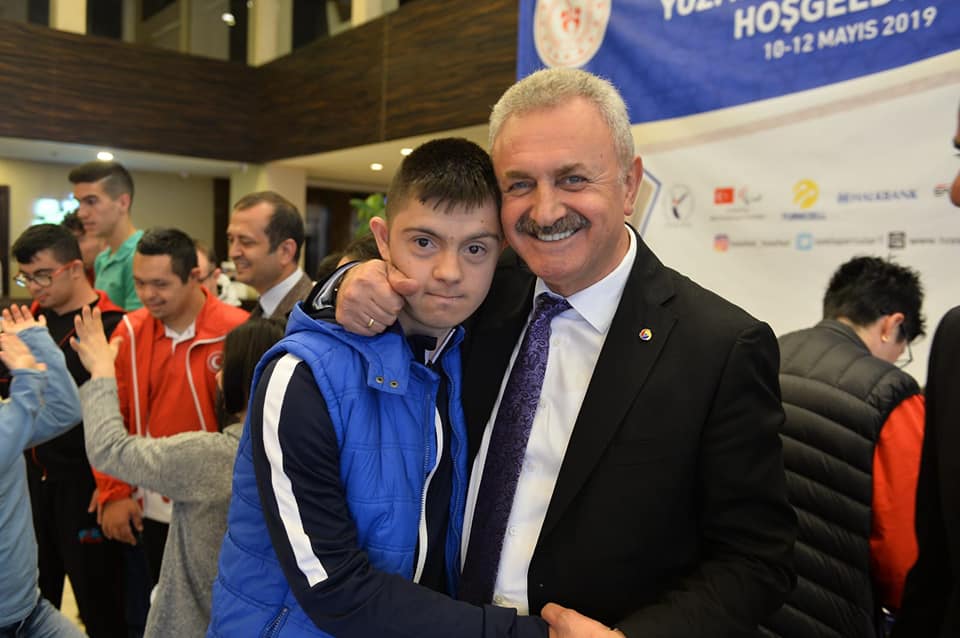 35 farklı şehirden 83 Down Mental ve Otizm engel grubundan sporcularımız, 65 antrenörle ülkemizin en özel sporcusu olmak için Türkiye yüzme şampiyonasında yarışmaya Gebze