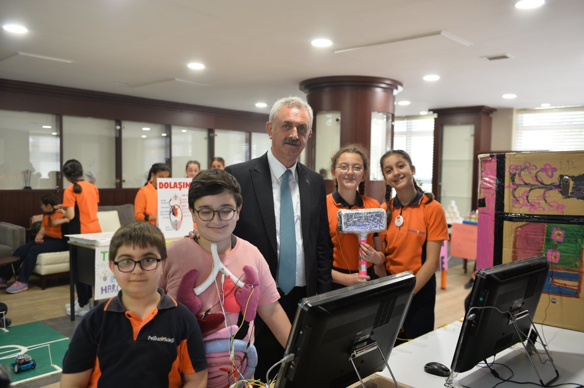 Pelikan Koleji öğrencilerinin yıl boyunca tasarlamış oldukları kodlama, robotik, üç boyutlu yazıcı ve maker projeleri Odamızda sergilendi.