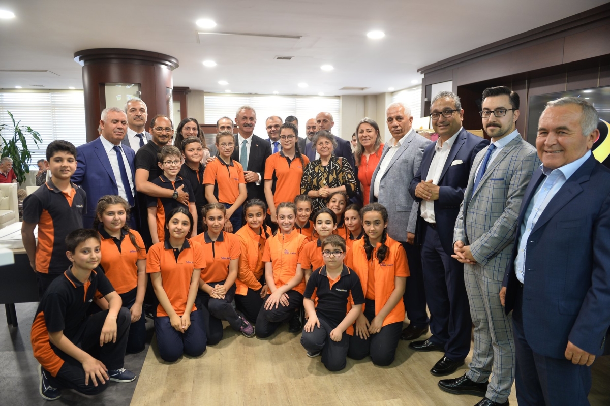 Pelikan Koleji öğrencilerinin yıl boyunca tasarlamış oldukları kodlama, robotik, üç boyutlu yazıcı ve maker projeleri Odamızda sergilendi.
