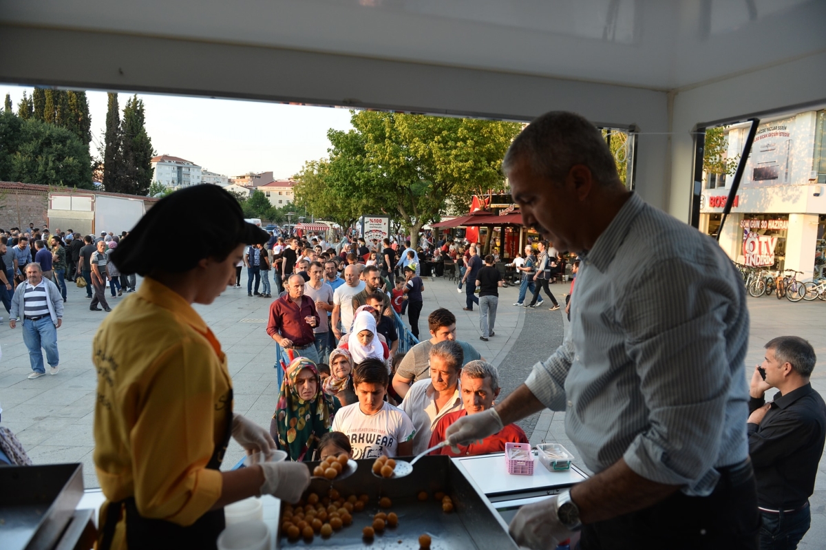 Tüm şehitlerimize, gazilerimize ve milletimize saygı ve minnetle...