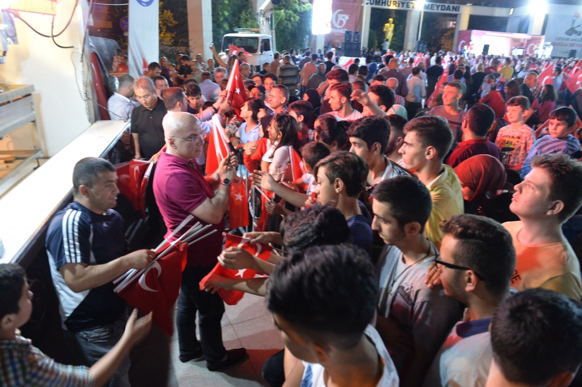 Tüm şehitlerimize, gazilerimize ve milletimize saygı ve minnetle...