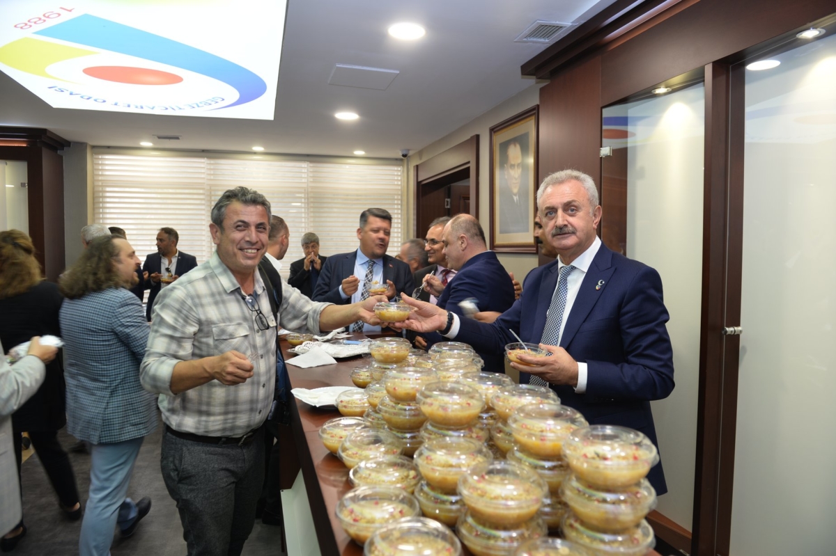 Yönetim Kurulu Başkanımız  tarafından mübarek Muharrem ayında aşure dağıtımıyla Eylül ayı Meslek Komite ve Meclis Toplantımız Başladı
