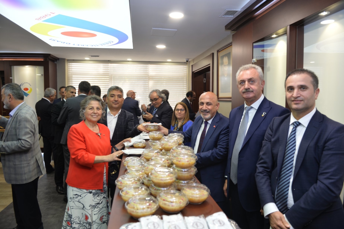 Yönetim Kurulu Başkanımız  tarafından mübarek Muharrem ayında aşure dağıtımıyla Eylül ayı Meslek Komite ve Meclis Toplantımız Başladı