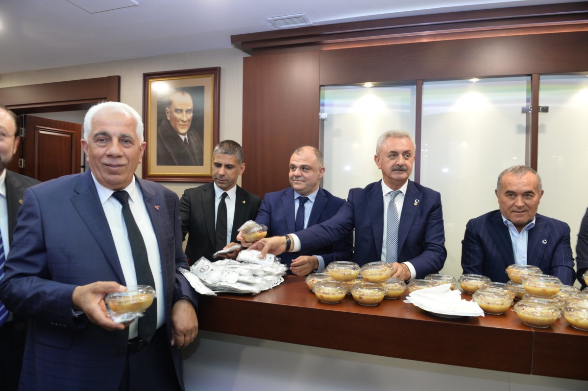 Yönetim Kurulu Başkanımız  tarafından mübarek Muharrem ayında aşure dağıtımıyla Eylül ayı Meslek Komite ve Meclis Toplantımız Başladı