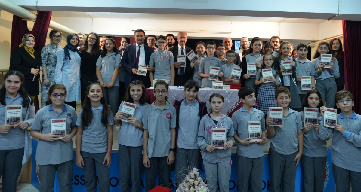 Darıca Ressam Osman Hamdi Bey Ortaokulu öğrrencilerinin kendilerinin kaleme alldığı hikayelerden oluşan"Bunlar da Bizim Öykülerimiz” adlı kitabın imza töreni