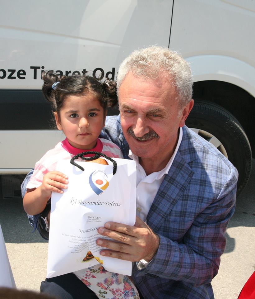 Dini Bayramlarımızın arefesinde şehrimize has lezzet"Gebze Çöreği” ni dört ilçemizde Başkanımız Nail Çiler ve Yönetim Kurulu Üyelerimizle dağıtarak, geleneklerimizi yaşatmaya devam ediyoruz.