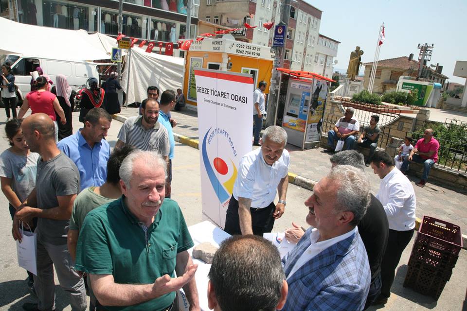Dini Bayramlarımızın arefesinde şehrimize has lezzet"Gebze Çöreği” ni dört ilçemizde Başkanımız Nail Çiler ve Yönetim Kurulu Üyelerimizle dağıtarak, geleneklerimizi yaşatmaya devam ediyoruz.