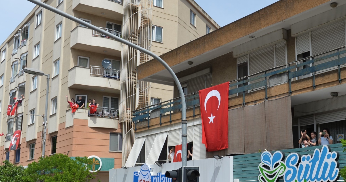 19 Mayıs Atatürk ü Anma Gençlik ve Spor Bayramında coşkumuzu bizlere balkonlarından eşlik eden Gebze Çayırova Dilovası ve Darıca halkımızla paylaştık