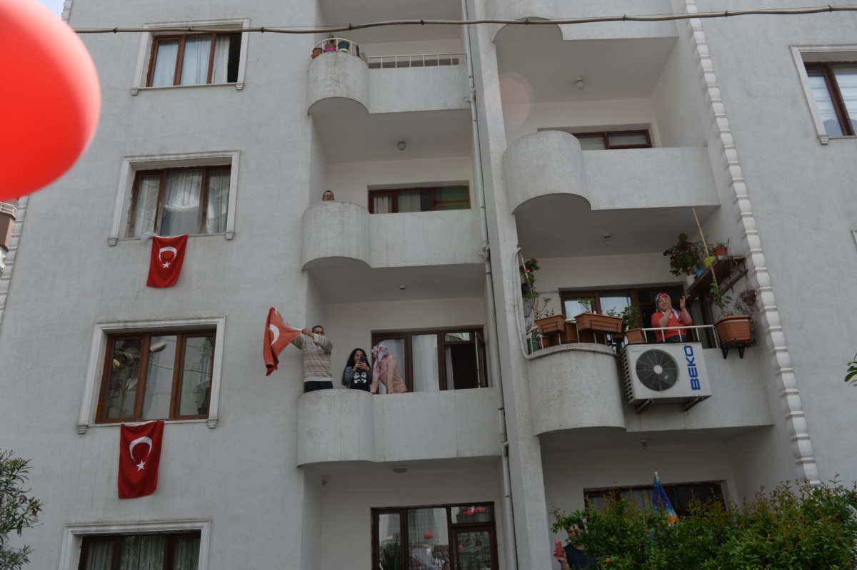 19 Mayıs Atatürk ü Anma Gençlik ve Spor Bayramında coşkumuzu bizlere balkonlarından eşlik eden Gebze Çayırova Dilovası ve Darıca halkımızla paylaştık
