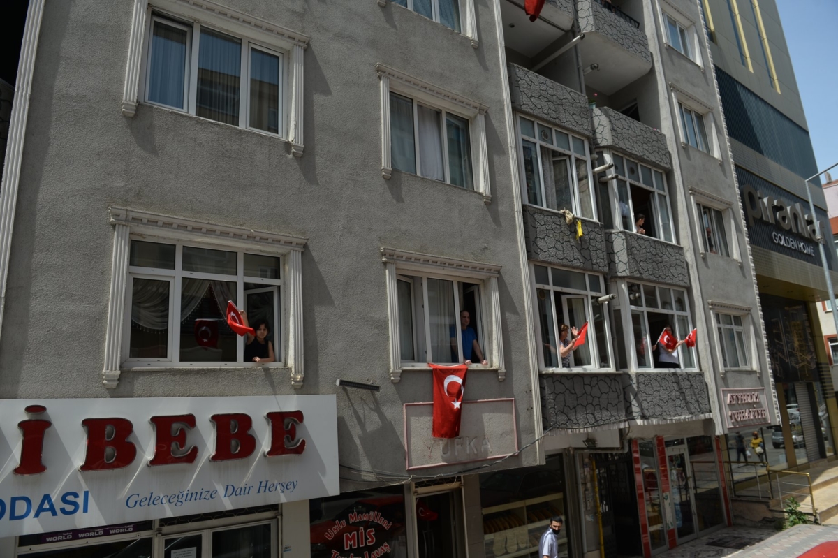 19 Mayıs Atatürk ü Anma Gençlik ve Spor Bayramında coşkumuzu bizlere balkonlarından eşlik eden Gebze Çayırova Dilovası ve Darıca halkımızla paylaştık