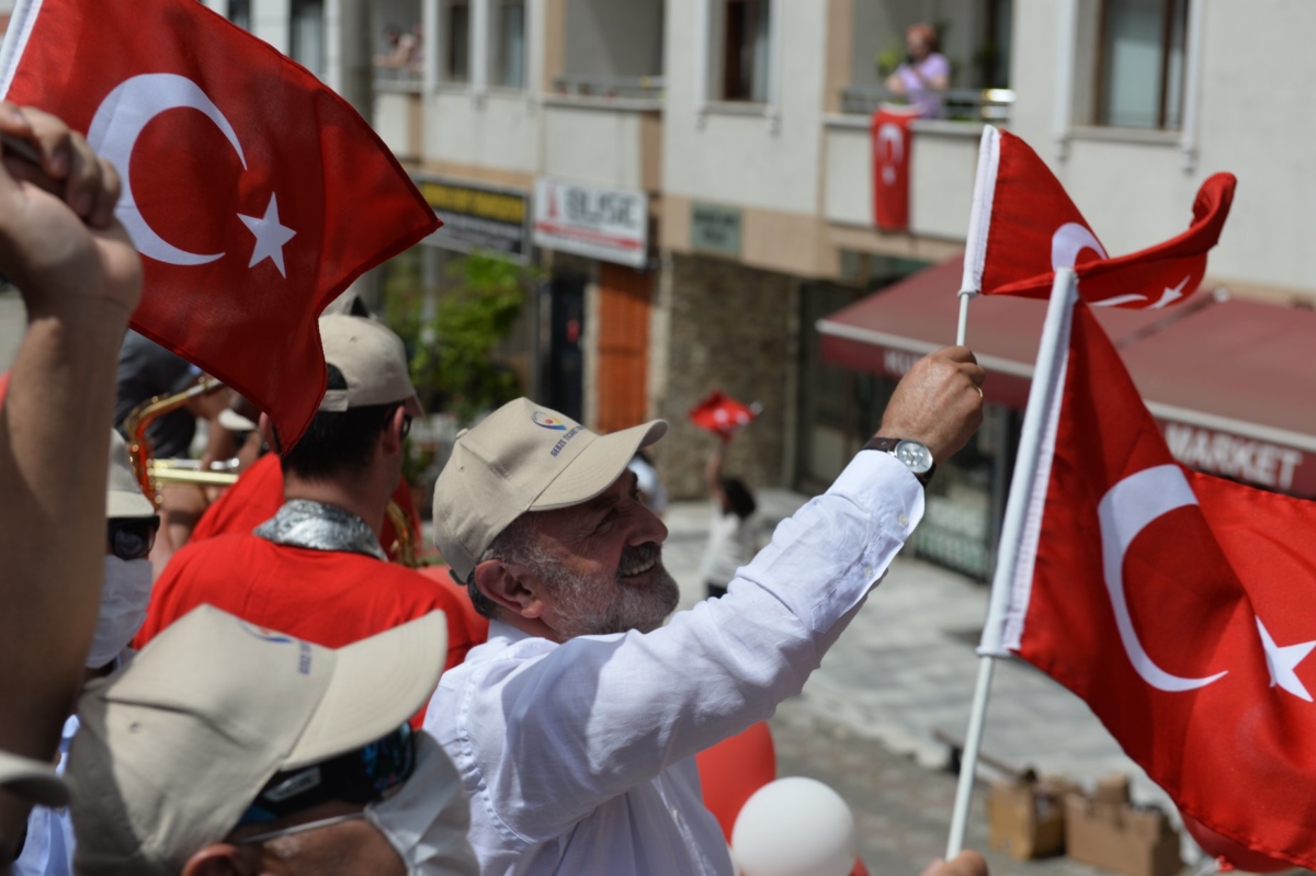 19 Mayıs Atatürk ü Anma Gençlik ve Spor Bayramında coşkumuzu bizlere balkonlarından eşlik eden Gebze Çayırova Dilovası ve Darıca halkımızla paylaştık