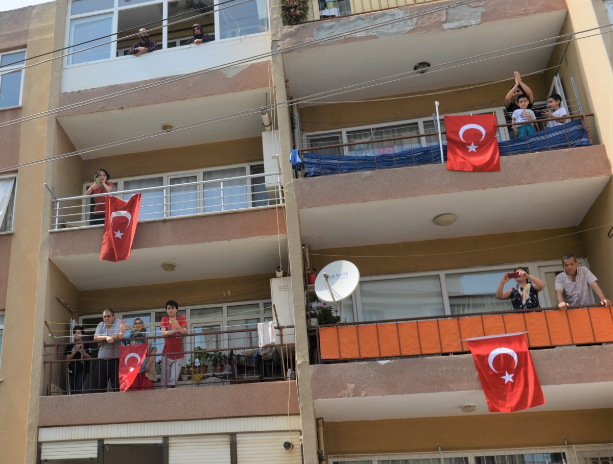 19 Mayıs Atatürk ü Anma Gençlik ve Spor Bayramında coşkumuzu bizlere balkonlarından eşlik eden Gebze Çayırova Dilovası ve Darıca halkımızla paylaştık