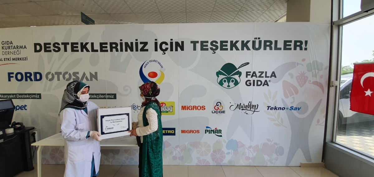 Sosyal Etki Merkezimiz önceden beri sürdürdüğü yardımlara Ramazan ayında da artırarak devam etmektedir