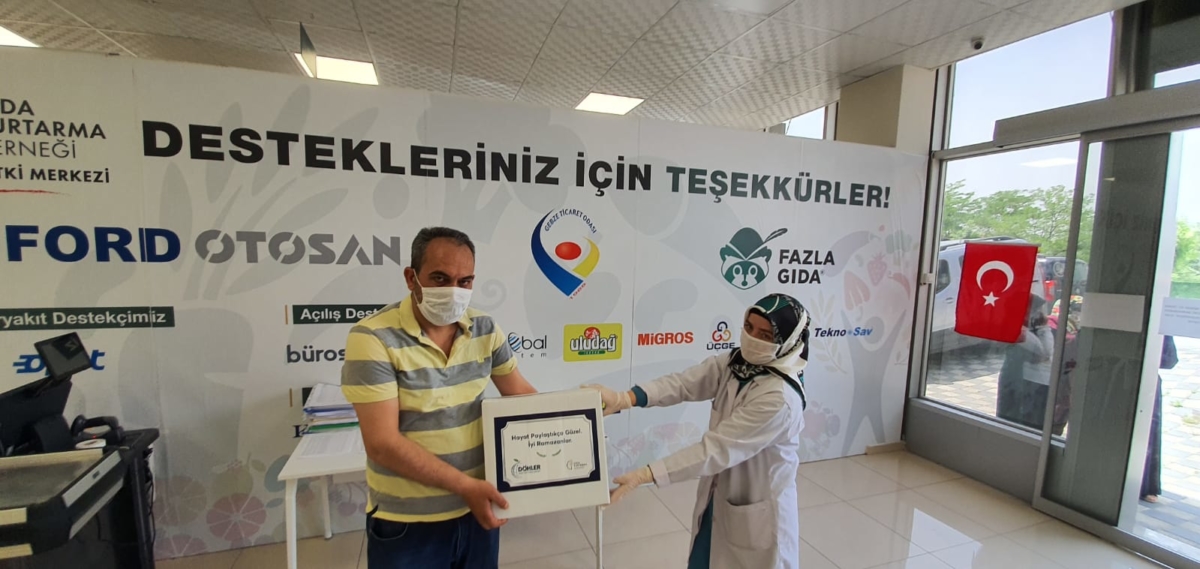 Sosyal Etki Merkezimiz önceden beri sürdürdüğü yardımlara Ramazan ayında da artırarak devam etmektedir